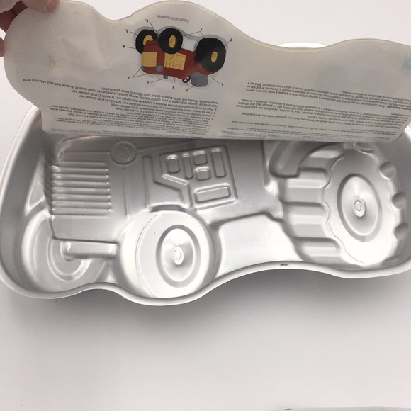Wilton Farm Tractor Birthday Party Cake Baking Pan 2105-2063 Aluminum Kids - Picture 5 of 8